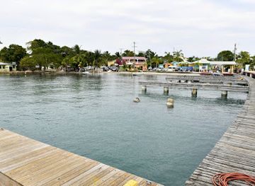 belize/placencia/landmark/placencia-municipal-pier-plaza