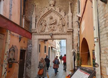 italy/venice/landmark/campo-san-provolo-vera-da-pozzo