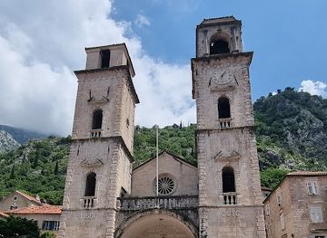 montenegro/kotor/landmark/old-town-walls