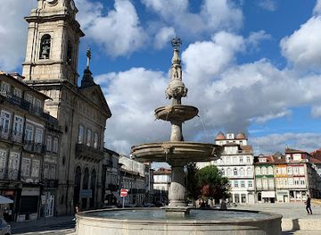 portugal/guimaraes/landmark/aqui-nasceu-portugal