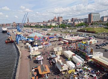 germany/rostock/landmark/die-beiden-krane