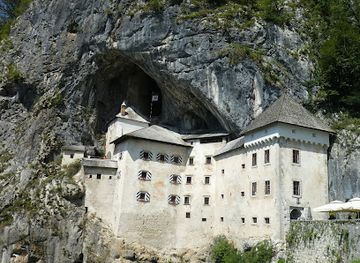 slovenia/postojna/landmark/mestni-park