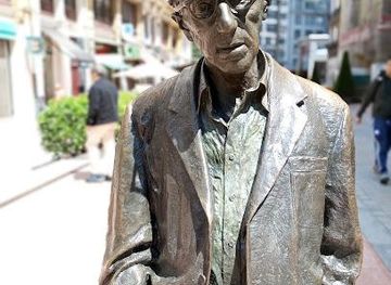 spain/asturias/landmark/estatua-de-woody-allen