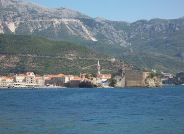 montenegro/lovcen-national-park/landmark/door-in-stone