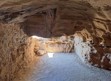 cyprus/paphos/landmark/small-tomb