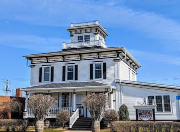 wisconsin/green-bay/landmark/captain-s-walk-winery