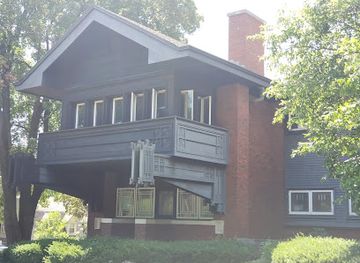 wisconsin/central-wisconsin/landmark/harold-c-bradley-house