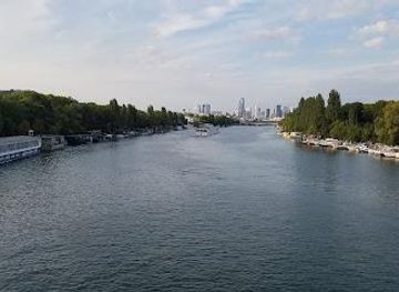 france/ile-de-france/landmark/passerelle-de-l-avre