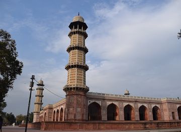 pakistan/central-punjab/landmark/tomb-of-emperor-jahangir