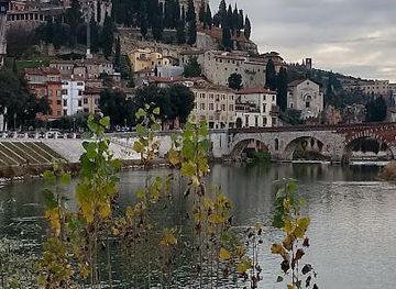 italy/verona/landmark/lungadige-s-giorgio