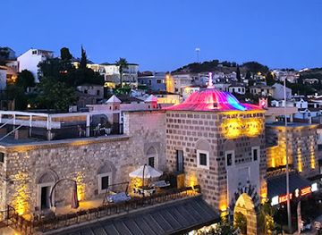 turkiye/cesme/landmark/kanuni-kervansaray-historical-hotel