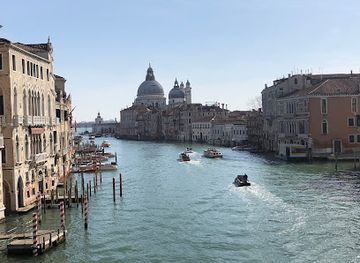 italy/venice/landmark/venice-free-tours-la-bussola