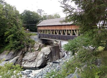 vermont/quechee-gorge/landmark/quechee-covered-bridge