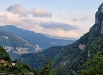 georgia/racha-lechkhumi-and-kvemo-svaneti/landmark/ghvirishi-waterfall