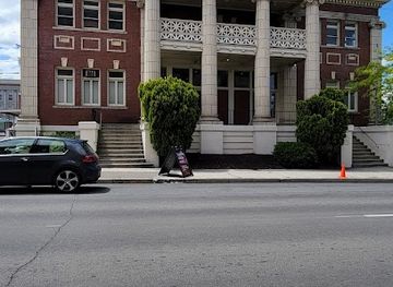 oregon/the-dalles/landmark/national-neon-sign-museum