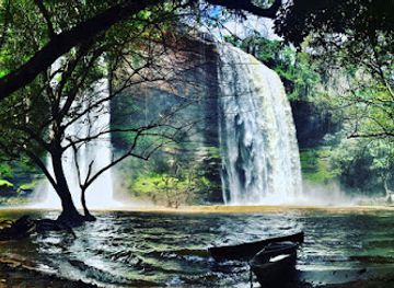 ghana/lake-volta/landmark/boti-waterfalls