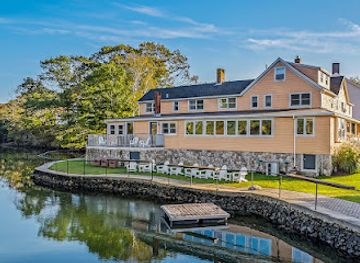 maine/kennebunkport/landmark/mabel-s-house-formerly-edgewater-inn