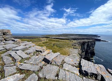 ireland/aran-islands/landmark/poll-na-bpeist-the-wormhole