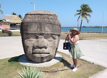 mexico/veracruz/boca-del-rio/landmark/plaza-banderas