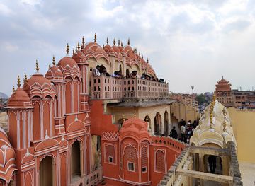 india/western-india/landmark/hawa-mahal