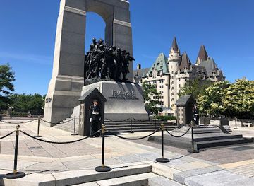 canada/ottawa-valley/landmark/tomb-of-the-unknown-soldier