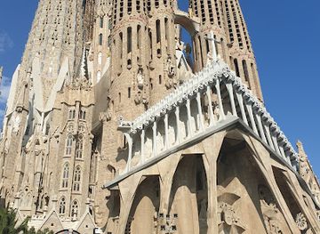 spain/barcelona/landmark/placa-de-la-sagrada-familia