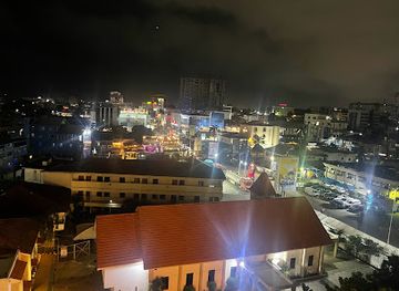 ghana/fante/landmark/oxford-street-mall-osu