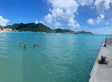 sint-maarten/great-bay-beach/landmark/dutch-blonde-beach-bar-restaurant