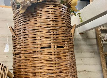 alabama/fairhope/landmark/southern-antiques-and-accents