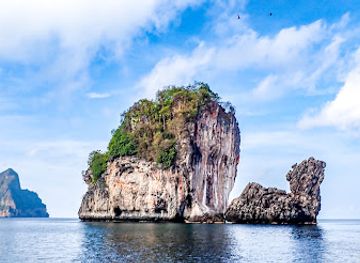 thailand/koh-phi-phi/landmark/nui-beach