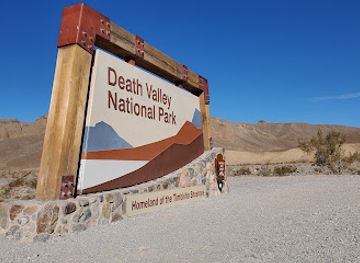 california/death-valley-national-park/landmark/death-valley-national-park-sign
