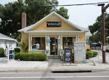 florida/sarasota/landmark/the-artful-giraffe