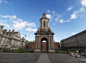 ireland/dublin/landmark/the-campanile-of-trinity-college
