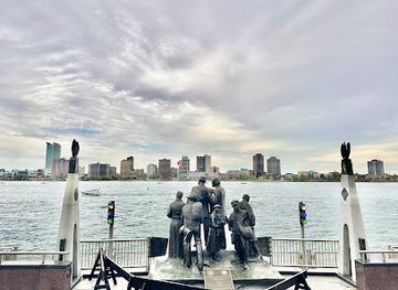 michigan/detroit/landmark/detroit-police-department-monument