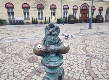 poland/wroclaw/landmark/krasnal-orzezwiacz-wakacijny