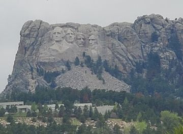 south-dakota/mount-rushmore/landmark/doane-robinson-tunnel-tunnel-view-of-mount-rushmore