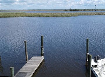 florida/apalachicola/landmark/apalachicola-boat-slips-and-ramp