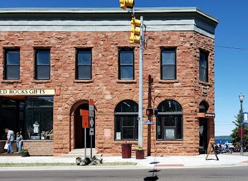 michigan/pictured-rocks-national-lakeshore/landmark/pictured-rocks-interpretive-center
