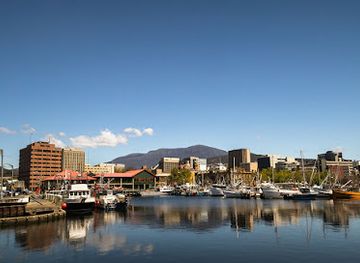 australia/hobart/landmark/red-decker-company