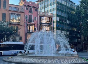 spain/palma-de-mallorca/landmark/placa-de-la-reina