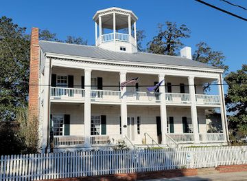 louisiana/plantation-country/landmark/the-lafayette-museum