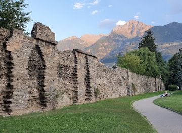 italy/valle-d-aosta/landmark/roman-walls