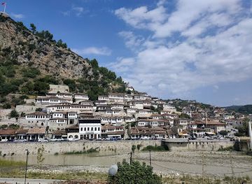 albania/berat/landmark/gorica-bridge