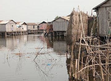 benin/ganvie-village/landmark/nokoue-tour-benin