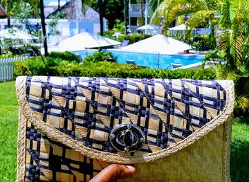 the-bahamas/harbour-island/landmark/a-and-a-hidden-treasures