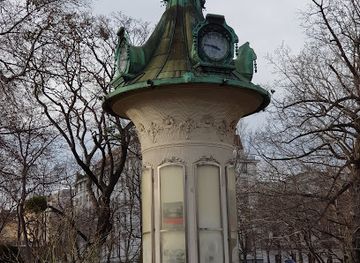 austria/vienna/landmark/donauweibchen-brunnen
