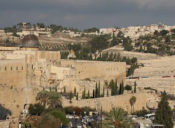 israel/judea/landmark/sovev-homot-yerushalayim