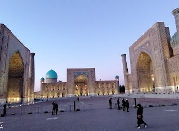 uzbekistan/samarkand/landmark/islam-karimov-s-statue