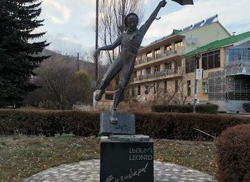 armenia/dilijan/landmark/leonid-yengibarov-monument
