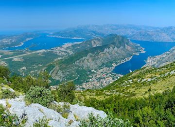 montenegro/kotor-bay/landmark/stone-viewpoint-over-kotor